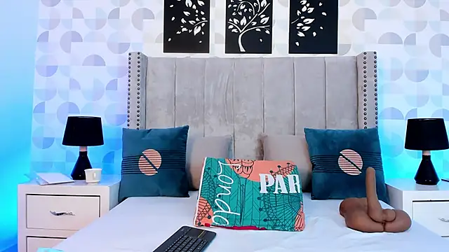 natasha moreno online show from February 2026 12:34:01 PM