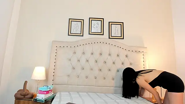 natasha moreno online show from April 2026 12:18:01 PM