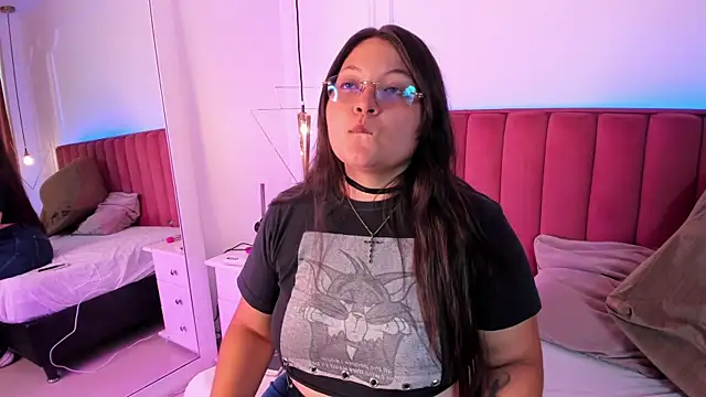 Tessa Sinclaire online show from April 2026 08:28:02 PM