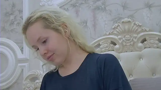 Snapshot of EllieFrosty_ chatting on July 2026 08:22:01 PM EllieFrosty online show from July 2026 08:22:01 PM