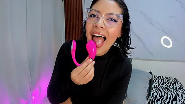 sara zc online show from December 2025 11:59:01 AM