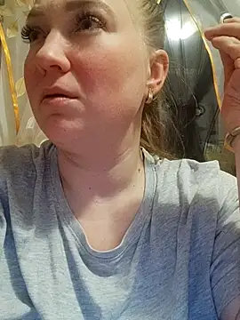 Kiss Eva online show from February 2026 05:02:02 PM