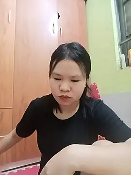 emyeuhss online show from September 2025 01:00:02 PM