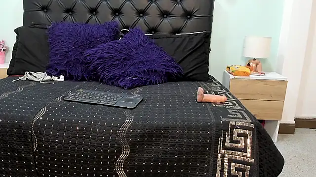 Marianee Rousse online show from November 2025 10:09:01 PM