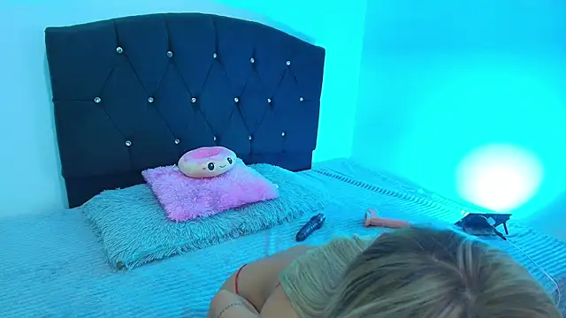 Snapshot of Sophia_Nights chatting on October 2025 12:30:02 AM Sophia Nights online show from October 2025 12:30:02 AM