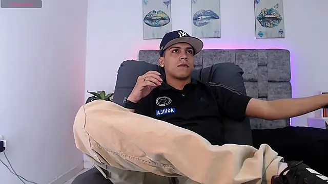 david santos16 online show from September 2025 04:01:01 AM