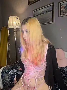 VelvetBlitz online show from November 2025 03:44:01 PM