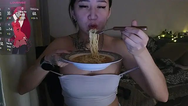 Snapshot of EvaDior13 chatting on October 2025 04:27:01 PM EvaDior13 online show from October 2025 04:27:01 PM