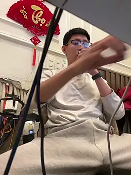 linh21107 online show from April 2026 01:49:01 PM