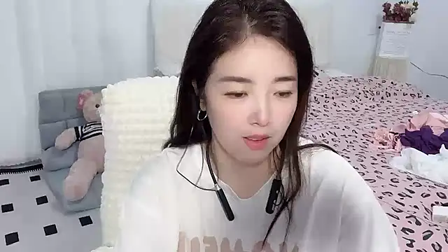 Xiali-166 online show from October 2025 03:56:02 AM