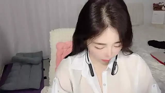 Xiali-166 online show from November 2025 09:03:02 PM