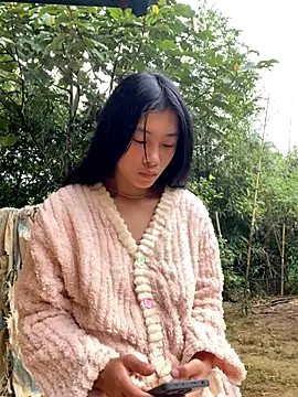 EmLy02 online show from October 2025 01:00:02 AM