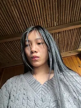 EmLy02 online show from April 2026 02:33:01 AM