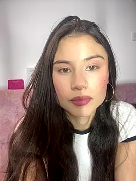 Snapshot of VioletaLorette chatting on September 2025 03:28:01 AM VioletaLorette online show from September 2025 03:28:01 AM