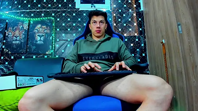 javiersexymann online show from September 2025 06:51:01 PM