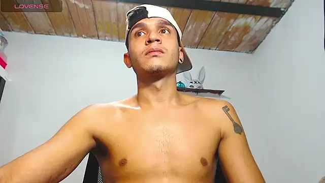 Angel latinboy online show from January 2026 05:07:02 PM