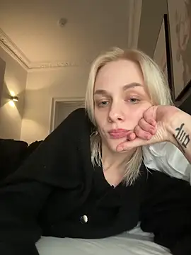 Snapshot of DaryaDoll chatting on November 2025 10:25:02 PM DaryaDoll online show from November 2025 10:25:02 PM