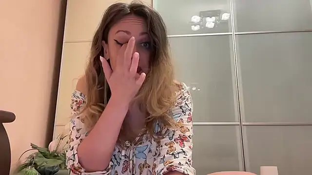 Snapshot of Ange1Alexis chatting on September 2025 05:03:01 PM Ange1Alexis online show from September 2025 05:03:01 PM