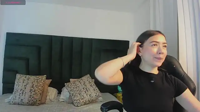 SaraWagner  online show from October 2025 06:03:01 PM