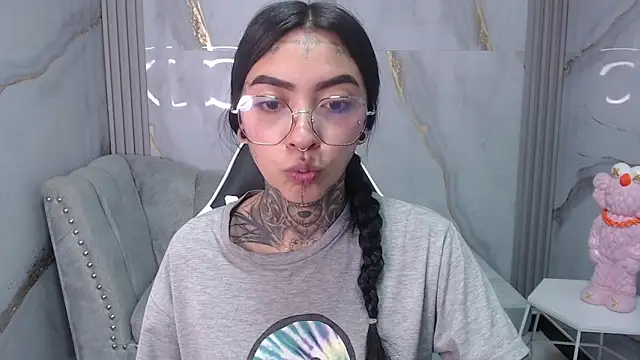 Ashley Blum v online show from September 2025 07:50:01 PM