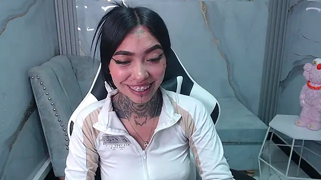 Ashley Blum v online show from October 2025 01:11:01 AM