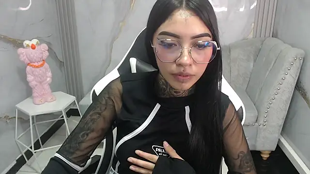 Ashley Blum v online show from October 2025 08:03:02 PM