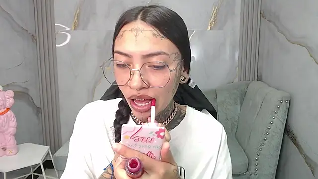 Ashley Blum v online show from November 2025 08:08:02 PM