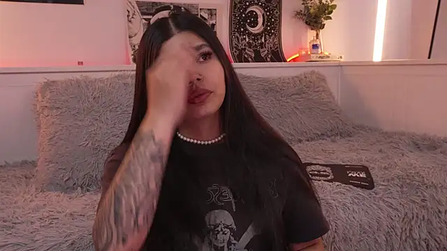 sophieee art online show from November 2025 08:31:01 PM