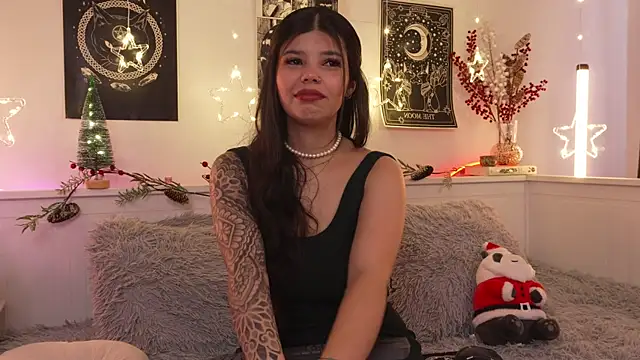 sophieee art online show from December 2025 08:36:02 PM