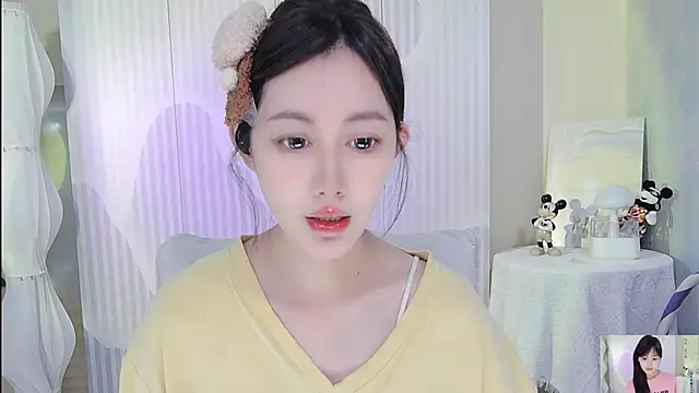 Nuan Qi online show from October 2025 02:44:01 AM