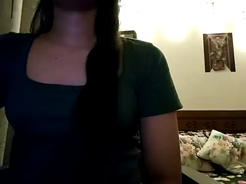 Snapshot of Maria--Strella chatting on October 2025 06:45:02 PM Maria--Strella online show from October 2025 06:45:02 PM