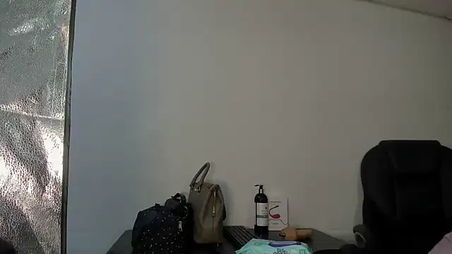 Aisha hotts777 online show from December 2025 02:27:01 AM