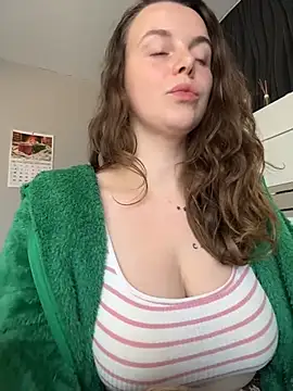 TenderLaGlamor online show from November 2025 12:16:02 PM