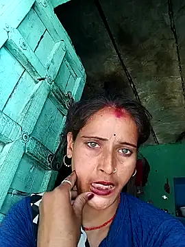 Snapshot of Arti13A chatting on May 2026 11:01:04 PM Arti13A online show from May 2026 11:01:04 PM