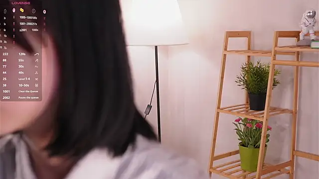 SuzanneHowse online show from November 2025 06:08:01 AM