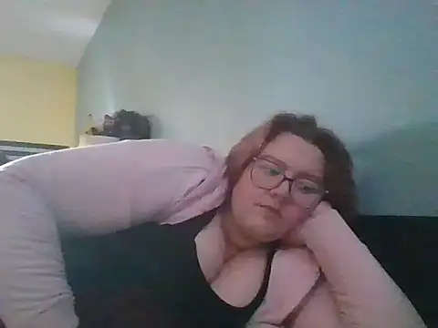 XEmoxkittyx online show from July 2026 04:45:02 PM