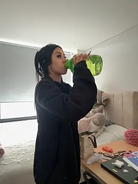 Victoria alson online show from November 2025 01:54:02 PM