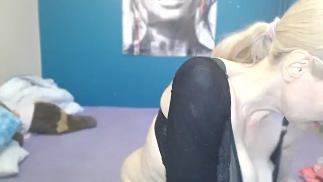 NADINNNE online show from February 2026 08:33:02 AM