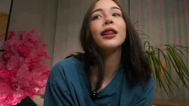 EviaRabasca online show from October 2025 11:55:01 AM