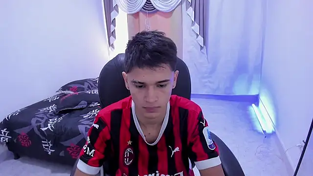 Aron Boyy online show from November 2025 08:00:01 PM