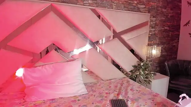 Valery Brand online show from December 2025 12:25:02 PM