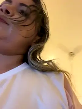 Snapshot of Lucy_Milf_474 chatting on January 2026 11:45:02 AM Lucy Milf 474 online show from January 2026 11:45:02 AM