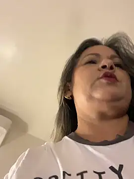 Snapshot of Lucy_Milf_474 chatting on February 2026 12:11:01 PM Lucy Milf 474 online show from February 2026 12:11:01 PM