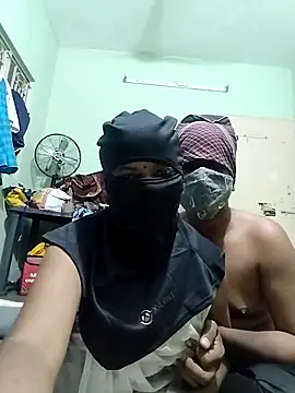 Snapshot of crazcy-couples chatting on September 2025 03:33:01 PM crazcy-couples online show from September 2025 03:33:01 PM