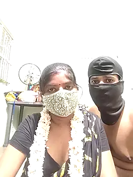 Snapshot of crazcy-couples chatting on September 2025 04:18:02 PM crazcy-couples online show from September 2025 04:18:02 PM