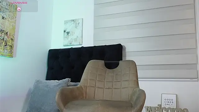 Thiago Hill online show from April 2026 09:30:01 PM