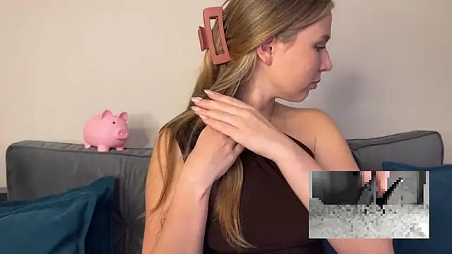 Snapshot of GoddessRoss chatting on September 2025 06:34:01 PM GoddessRoss online show from September 2025 06:34:01 PM