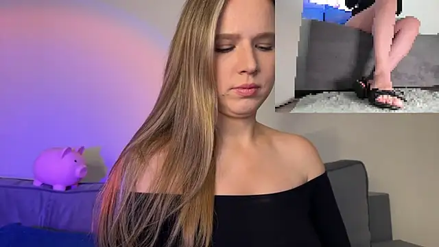 Snapshot of GoddessRoss chatting on October 2025 05:43:01 PM GoddessRoss online show from October 2025 05:43:01 PM