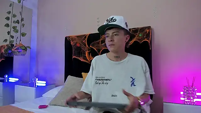 Nascary Fox online show from October 2025 07:43:01 PM