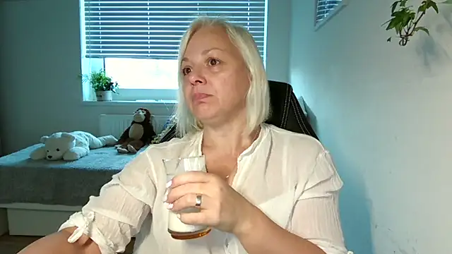 Snapshot of Linsy_Kim chatting on November 2025 06:45:01 AM Linsy Kim online show from November 2025 06:45:01 AM